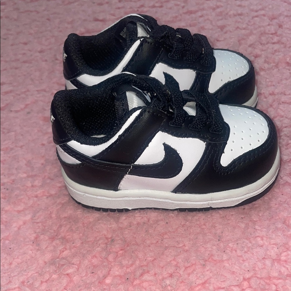 Nike Kids Black and White dunks Sneakers size 3c